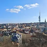 Lejlighed Flat In Zizkov -102- *