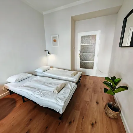 Apartment Flat In Zizkov -102- *